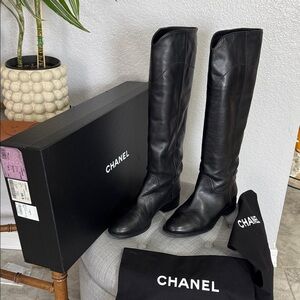 Chanel
Interlocking CC Logo Leather Riding Boots great condition ✨ 39.5  9.5 10
